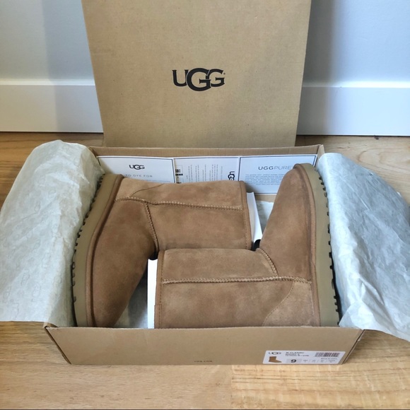 (SOLD) UGG Classic Short II Boot (Chestnut) 9 - Picture 2 of 6